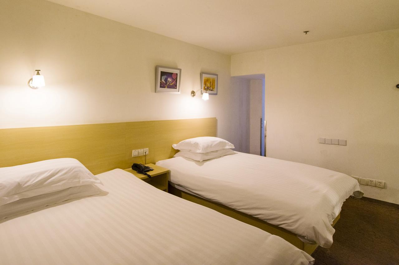 Hotel Ji - Nanjing Road People's Square 3*